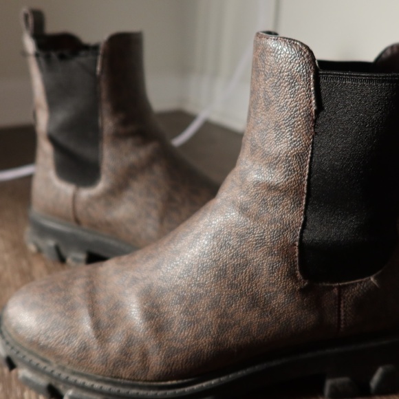 Michael Kors Winter Boots - Picture 3 of 5